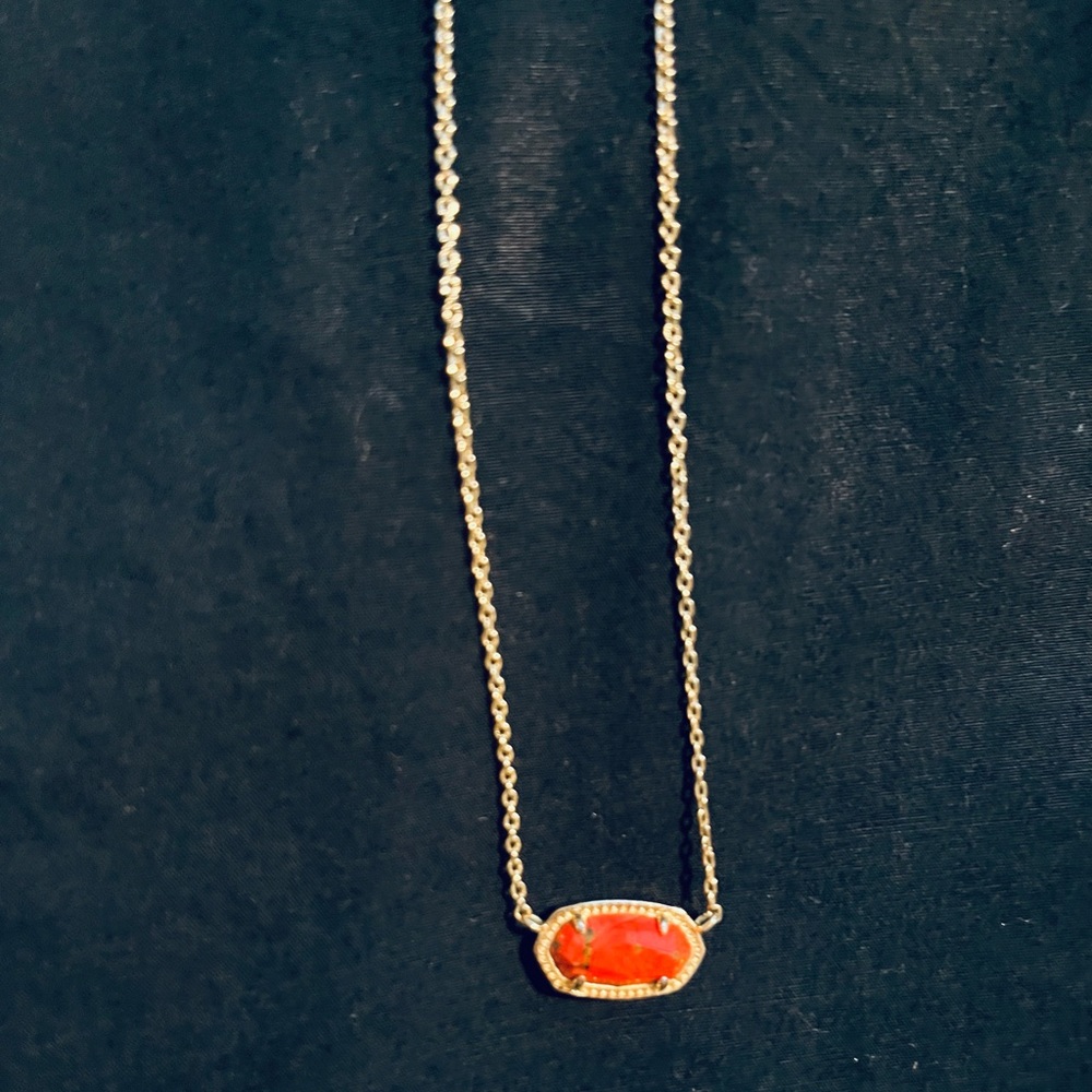 Gorgeous Kendra Scott Elisa Necklace. Worn twice. Perfect condition!